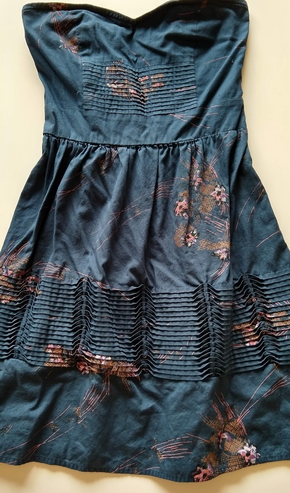 Strapless suknee dress